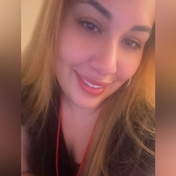 Meet your Posher, Faith - Picture 2 of 4